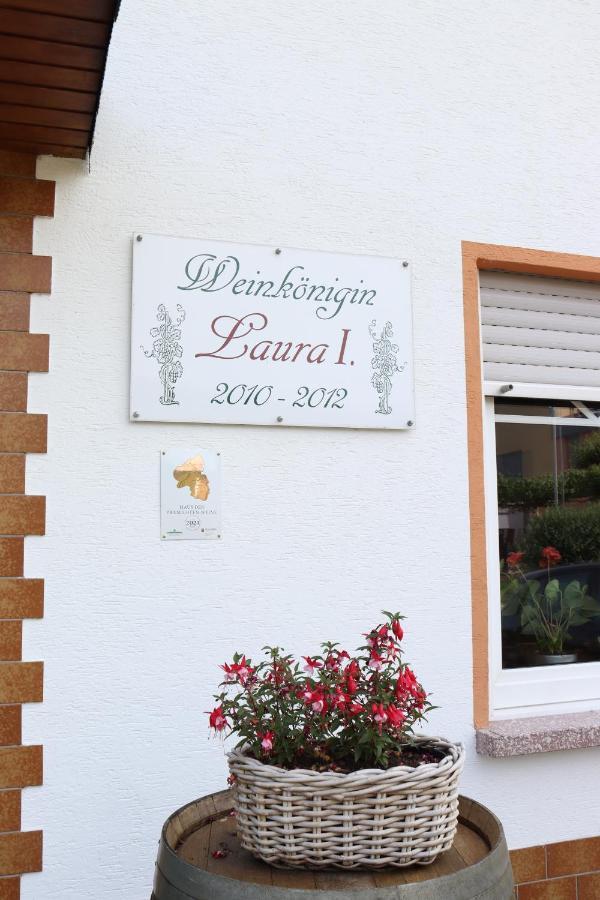 Weingut Und Gaestehaus Wolfgang Beth Kinheim Esterno foto