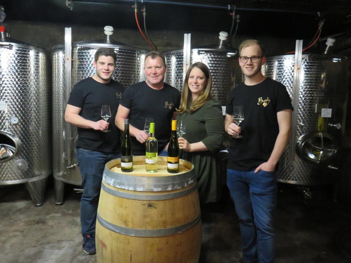 Weingut Und Gaestehaus Wolfgang Beth Kinheim Esterno foto